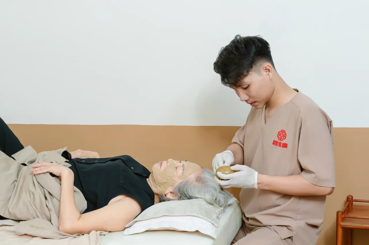 Chăm sóc da mặt bằng mặt nạ tại phòng khám