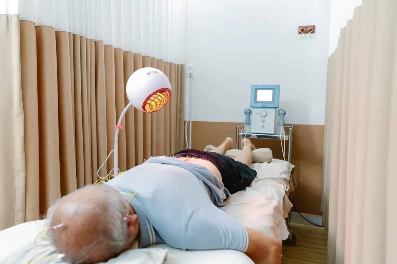 Buổi trị liệu vùng lưng tại phòng khám